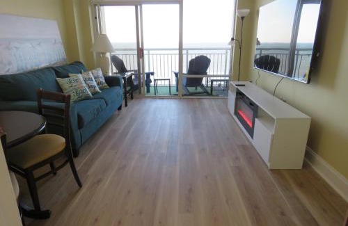 Downtown Myrtle Beach House | 2 Story Direct Oceanfront Penthouse- Sandy Beach Resort 1116- Sleeps 6!