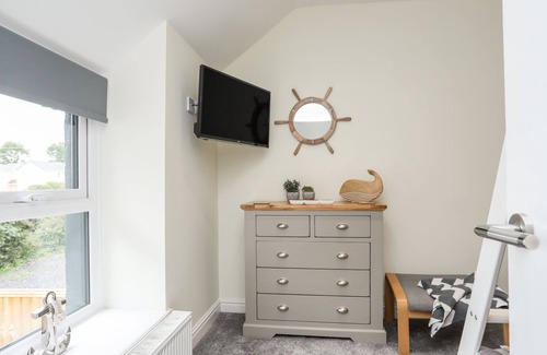 Llanfairpwllgwyngyll House | 2 TAN RHIW, pet friendly, with open fire in Llanfairpwllgwyngyll
