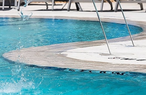 Naples Apartment | 2 Tranquil Rooms w/Poolside Access near Naples Beach – Pure Comfort