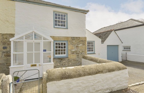 Manaccan Cottage | 2 TRERISE COTTAGE, pet friendly, with open fire in Manaccan
