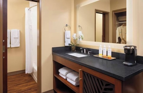 Crown Point Hotel | 2 units Bay View Double Suite Retreat | Catamaran Resort & Spa