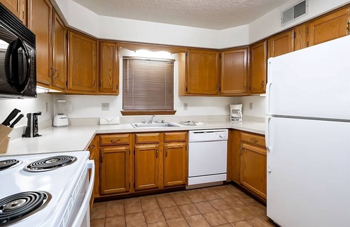French Lick Villa | 2 Welcoming Villas with Indoor Pool | Steps from Splash Adventure | Free Parking
