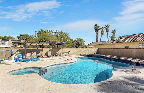 Spring Valley Villa | 20 min to Strip & Airport! Private Pool