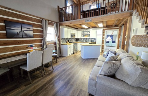 Dandridge Cabin | 20% OFF Book by 9/30 Lake Access-Boat Ramp-Hot Tub