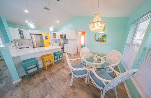 Plantation House | 20% OFF FALL! Beach Cottage inside Plantation, Sleeps up to 8, Pet Friendly