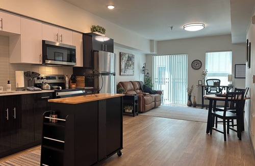 Hilltop Apartment | 20% Off Special, Tranquil Apt w/Amazing Roof Top Views Near Everything