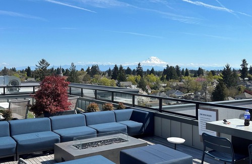 Hilltop Apartment | 20% Off Special, Tranquil Apt w/Amazing Roof Top Views Near Everything