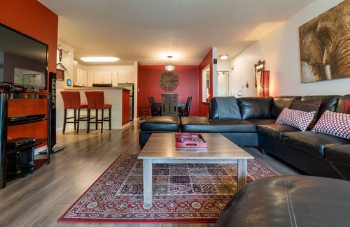 Tuxedo Condo | $200 Winter Refund Guaranteed - Max Relax - Stay & Play in the Lap of Luxury
