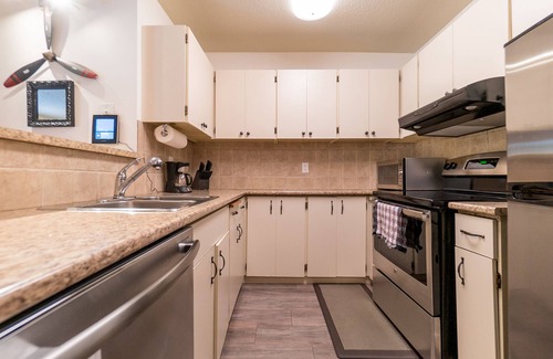 Tuxedo Condo | $200 Winter Refund Guaranteed - Max Relax - Stay & Play in the Lap of Luxury
