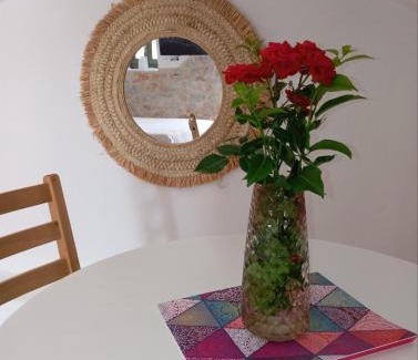 Pyrgou Dirou House | 200 year old 'Kamara Suite' with private garden