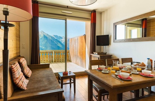 Pla d'Adet Apartment | 200m from resort center, fitness, swimming pool, sauna, hammam, balcony, parking, tv, ski locker