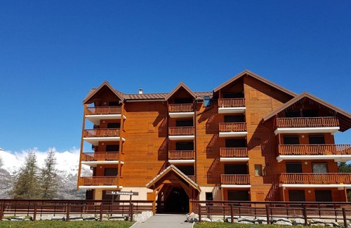 La Joue du Loup Apartment | 200m from ski slopes, 2nd floor, view ski slopes, balcony, tv, ski locker, 36m², La Joue du Loup