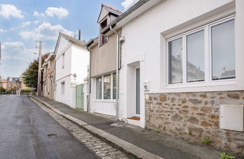 Dinard Ski Chalet | 200m from the beach, cosy house for 4