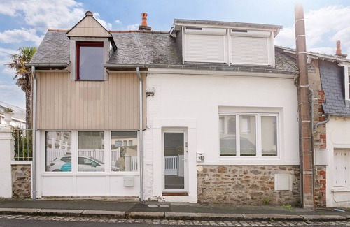 Dinard Ski Chalet | 200m from the beach, cosy house for 4