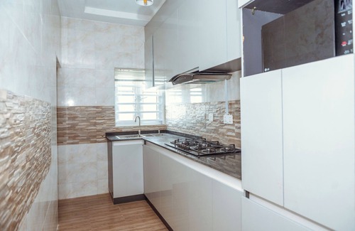 Benin City Apartment | 2025-Built Lavish 3BR Gated Suite #1 in GRA Benin City—24/7 Power & Security!