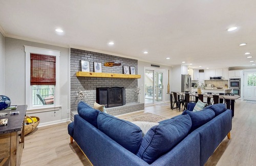 Gainesville House | 2025 Fully Renovated lakefront home with two-story dock, WiFi, & game room