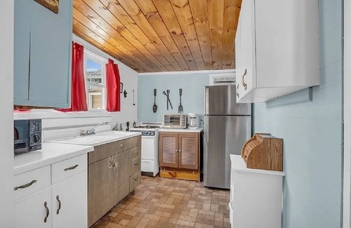 Hampton Cottage | 2025 Hampton Beach Cottage for rent. Saturday to Saturday bookings only