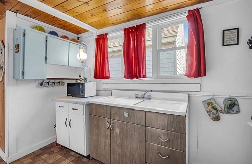 Hampton Cottage | 2025 Hampton Beach Cottage for rent. Saturday to Saturday bookings only