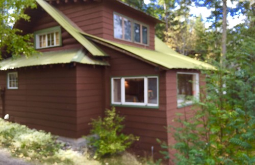 West Glacier Cabin | 2026 bookings open Oct 19 noon PDT. In Glacier Lake front home pvt deck, 3bd 2b