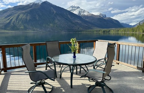 West Glacier Cabin | 2026 bookings open Oct 19 noon PDT. In Glacier Lake front home pvt deck, 3bd 2b