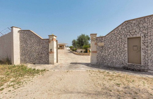 Oria Villa | 2076 Villa Artesole by BarbarHouse