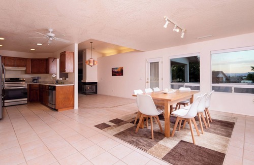 Cottonwood-Verde Village House | 20m to Sedona, Mountain Views, Fireplace Delight