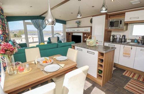 Bembridge Cottage | 21 CAULKERS REST, family friendly, with a garden in Bembridge