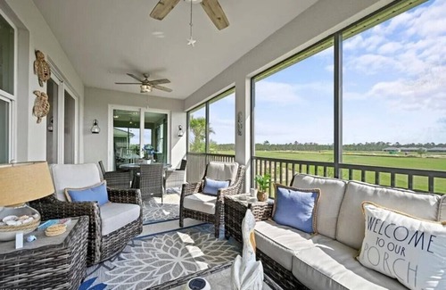Biggar Condo | 2100 SF Luxury Coach Home with Golf! Beautiful!