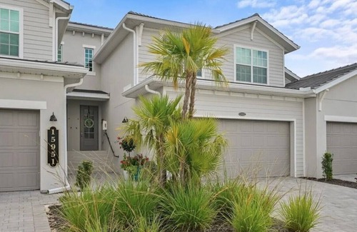 Biggar Condo | 2100 SF Luxury Coach Home with Golf! Beautiful!