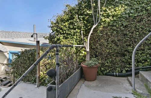 Avalon House | 216WB: Budget-friendly Apartment in Victorian Triplex, 2 Blocks from Beach + WIF