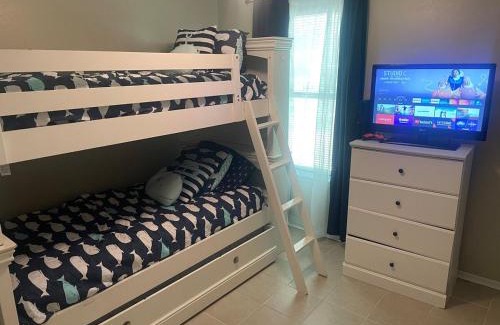 Brent Apartment | 22 min to Beach-2 bd room-Self check in -sleep 6-BBQ-WD