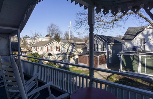 Lakeside Cottage | 222 Sycamore in Lakeside