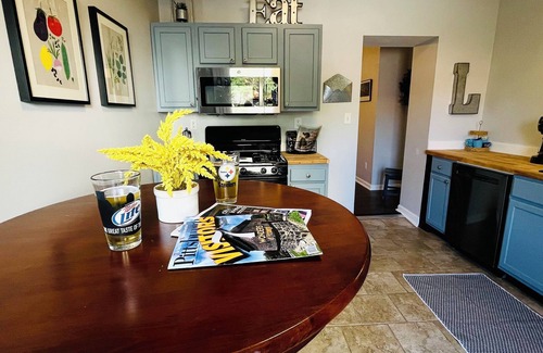 Central Northside House | 23-Min Walk to Acrisure! Free Private Park+King Beds