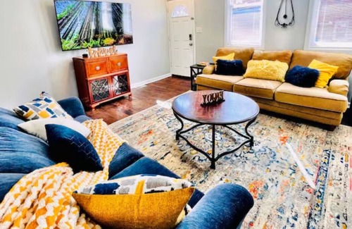 Central Northside House | 23-Min Walk to Acrisure! Free Private Park+King Beds