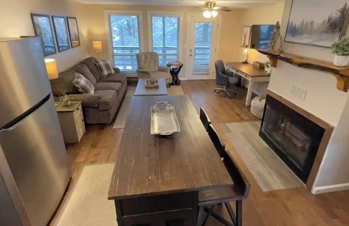 Snowshoe Condo | 23 Mountain Crest, Snowshoe, WV - Country Chic