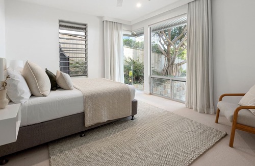 Castaways Beach House | 24/512 David Low Way, Castaways Beach (Noosa Dunes)
