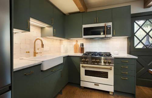 Vail House | 2456 Chamonix B2