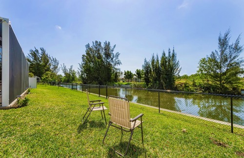 Pelican Villa | 25% Fall Discount! Pet Friendly! Pool!