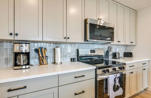 St. George Apartment | 25 Mi to Zion: Rock 'n' Roll Condo w/Mtn View!