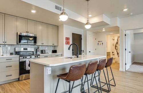 St. George Apartment | 25 Mi to Zion: Rock 'n' Roll Condo w/Mtn View!