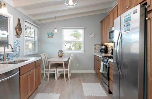 Pierpont Bay House | 25% Off Sept! Walk To Beach, Beautiful Ocean Views