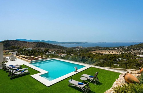 Sant Antoni de Portmany Villa | 250 m² Villa ∙ 1 bedroom ∙ 6 guests