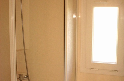 Saint-Jacques-d'Ambur Ski Chalet | 25km VULCANIA Clermont - 500m equipped beach (lake 450 hectares)