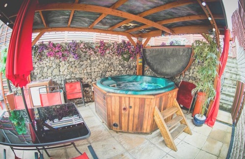Aberaman Cottage | "266" 4 STAR! HOT-TUB, LOG-FIRE, BQ, PLAYGROUND, BIKE LOCKUP, Nr Zip World
