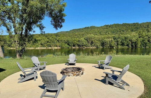 Mountain View Cabin | 269 River Valley Rd., Cabin on the White River that sleeps 8 with great views.