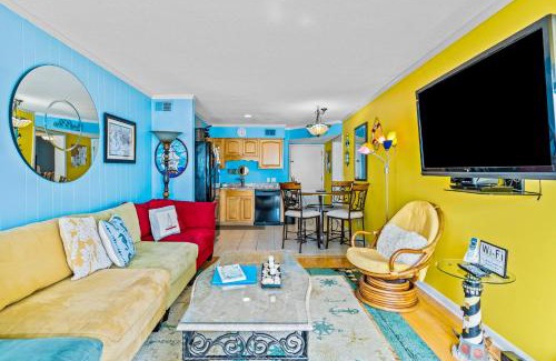 Ocean Isle Beach Apartment | 275 W First St #22F