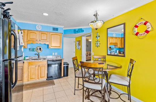 Ocean Isle Beach Apartment | 275 W First St #22F
