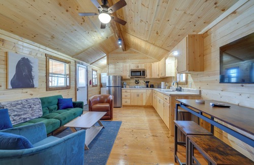 La Grange Cabin | 28 Mi to Downtown Louisville: Serene Farm Getaway