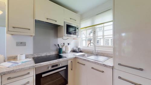 Saint Erth Praze House | 28 Tudor Court, Tolroy Manor