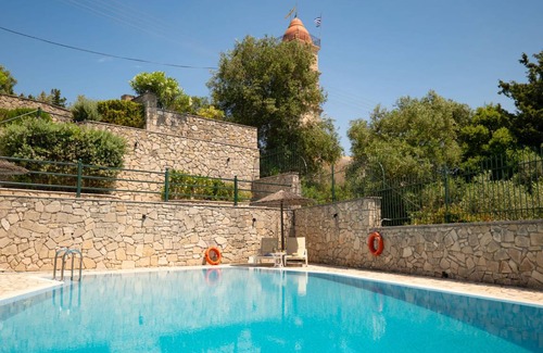 Vlachopoulatika Villa | 280 m² Villa ∙ 4 bedrooms ∙ 9 guests